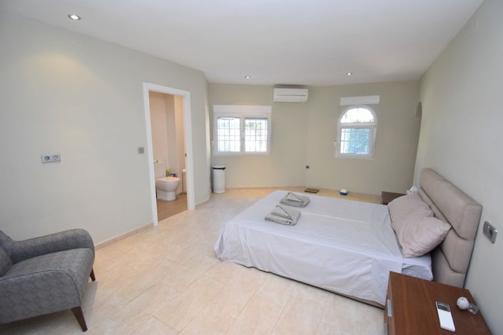 Image No.11-6 Bed Villa for sale