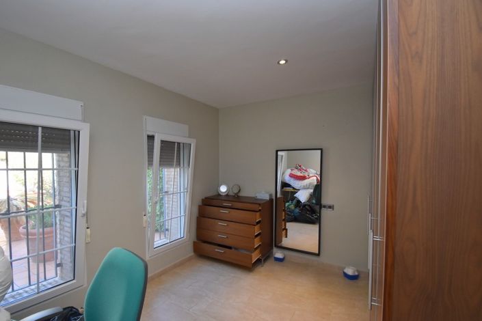 Image No.12-6 Bed Villa for sale