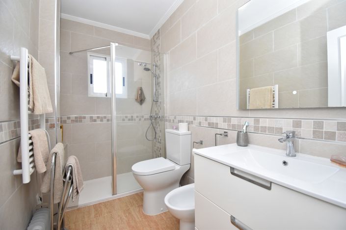 Image No.11-2 Bed Property for sale