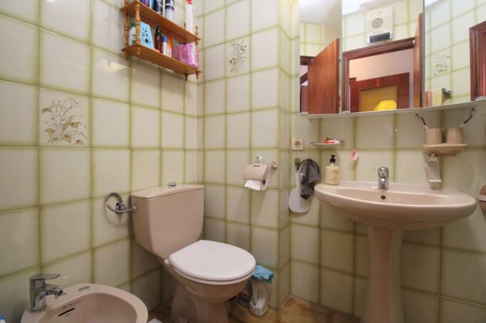 Image No.17-2 Bed Property for sale