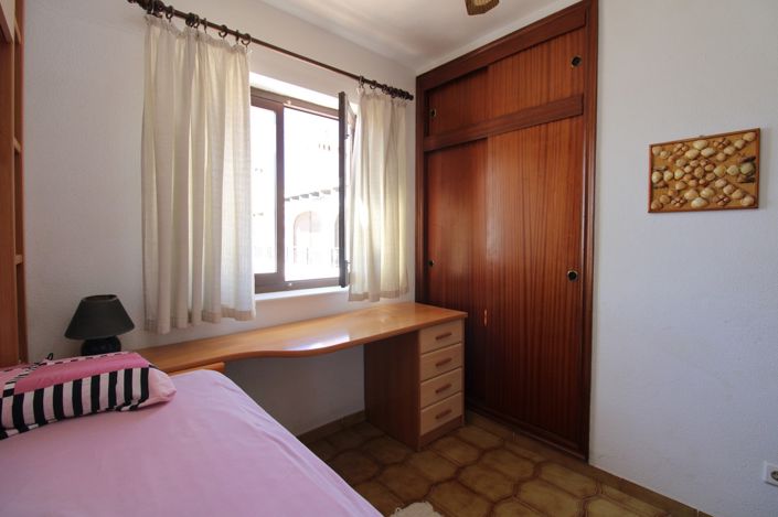 Image No.20-2 Bed Property for sale