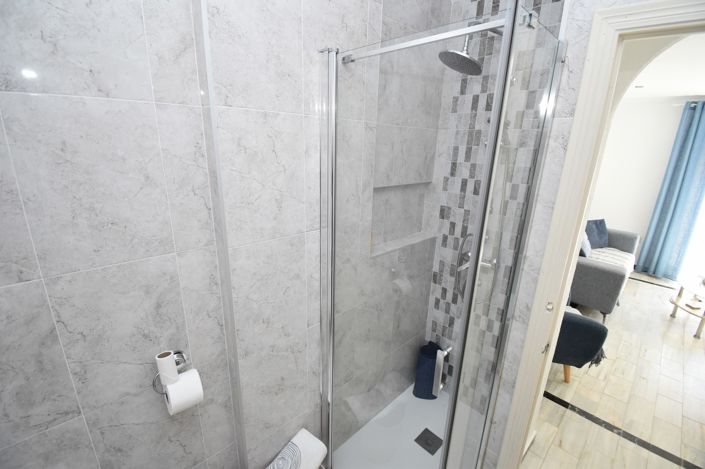 Image No.10-2 Bed Property for sale