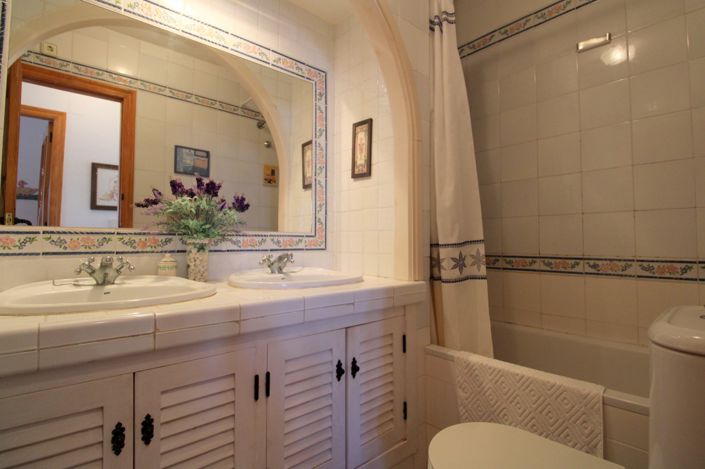 Image No.17-2 Bed Property for sale