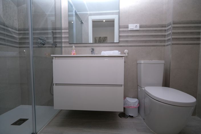 Image No.17-2 Bed Property for sale