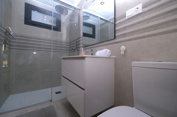 Image No.18-2 Bed Property for sale