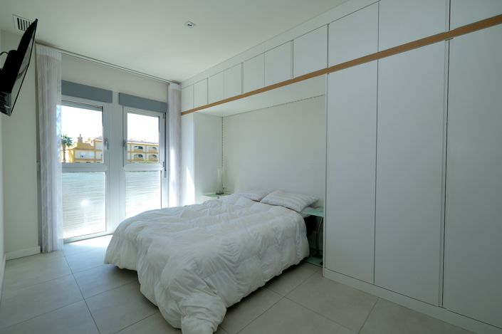 Image No.15-2 Bed Property for sale