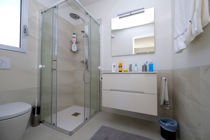 Image No.17-2 Bed Property for sale