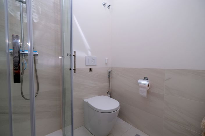 Image No.20-2 Bed Property for sale