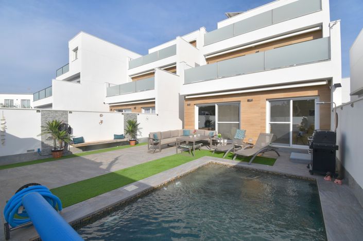 Image No.2-4 Bed Villa for sale