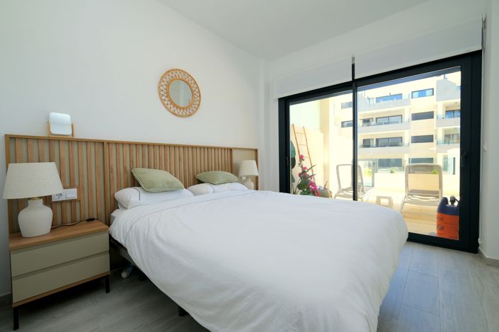 Image No.12-3 Bed Property for sale