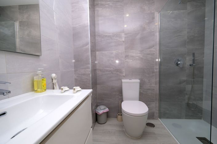 Image No.14-3 Bed Property for sale