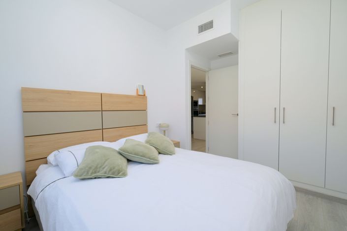 Image No.15-3 Bed Property for sale