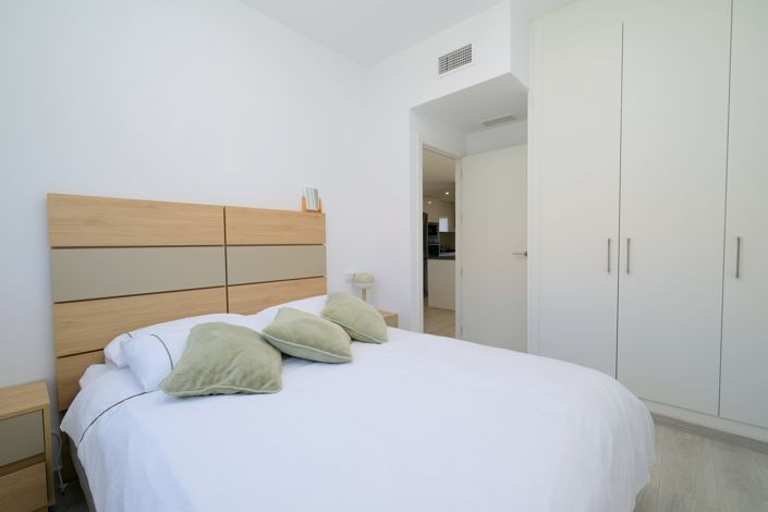 Image No.15-3 Bed Property for sale