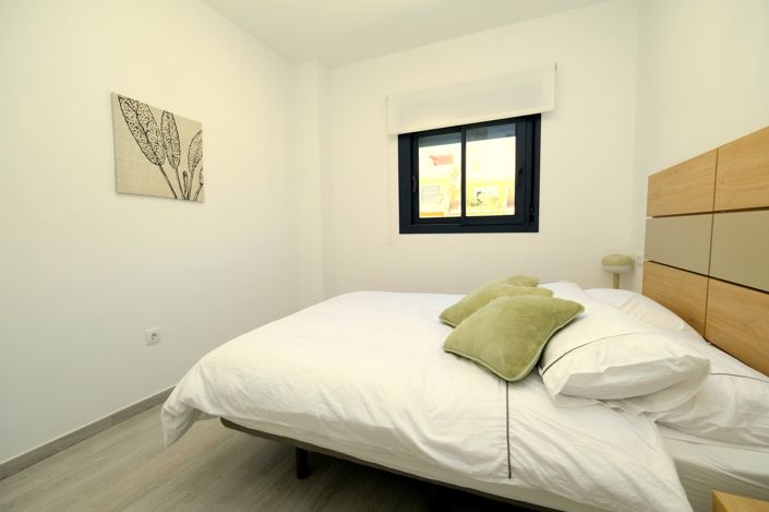 Image No.16-3 Bed Property for sale