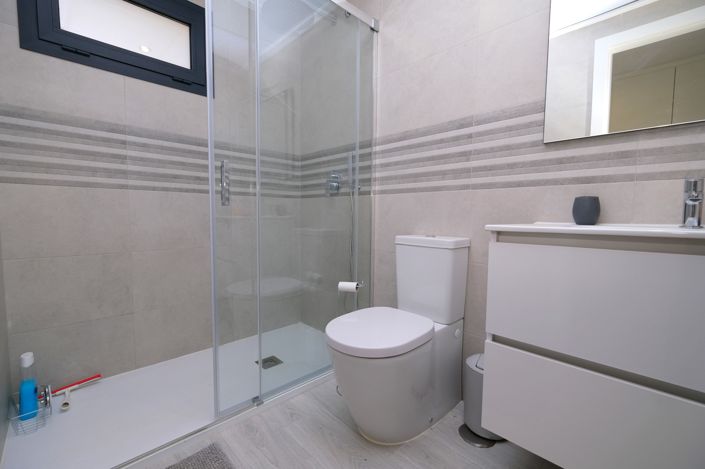 Image No.19-3 Bed Property for sale