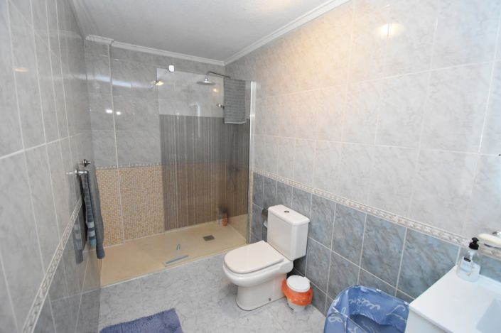 Image No.15-2 Bed Property for sale