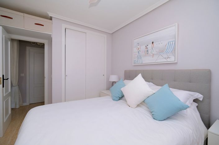 Image No.12-1 Bed Property for sale