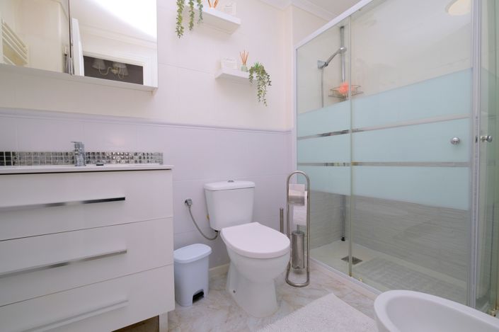 Image No.13-1 Bed Property for sale