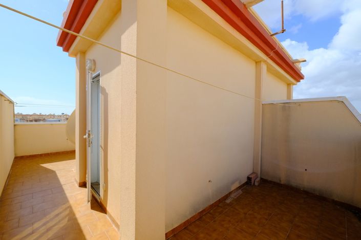 Image No.15-2 Bed Townhouse for sale