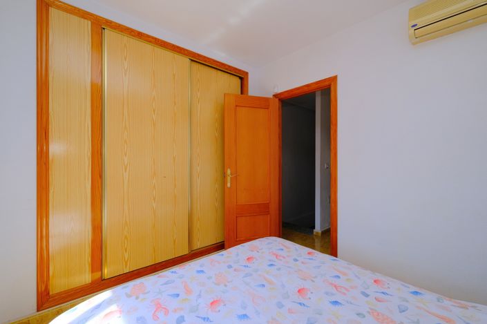 Image No.10-2 Bed Property for sale