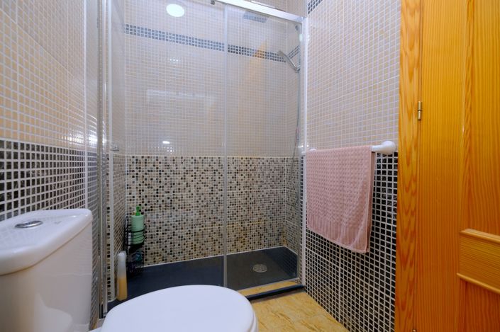 Image No.12-2 Bed Property for sale