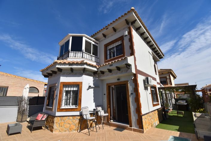 Image No.2-3 Bed Villa for sale