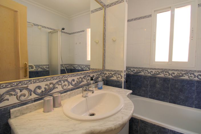 Image No.19-2 Bed Townhouse for sale