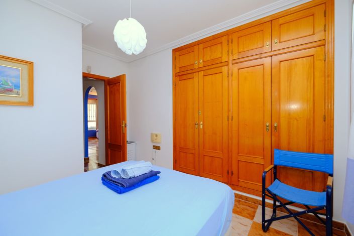 Image No.10-2 Bed Property for sale