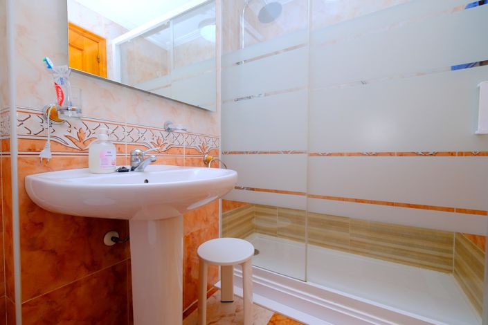 Image No.13-2 Bed Property for sale