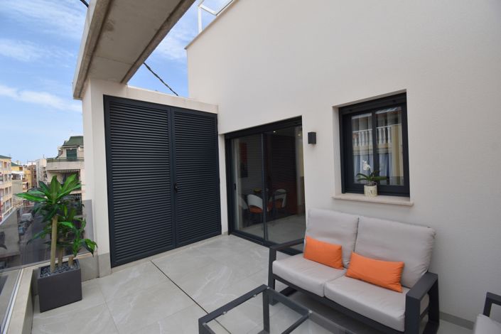 Image No.13-3 Bed Property for sale