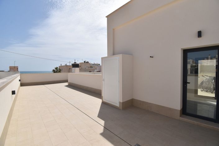 Image No.29-3 Bed Property for sale