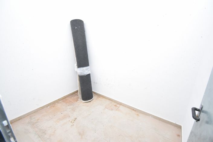 Image No.36-3 Bed Property for sale