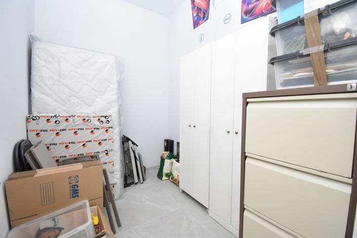 Image No.37-3 Bed Property for sale