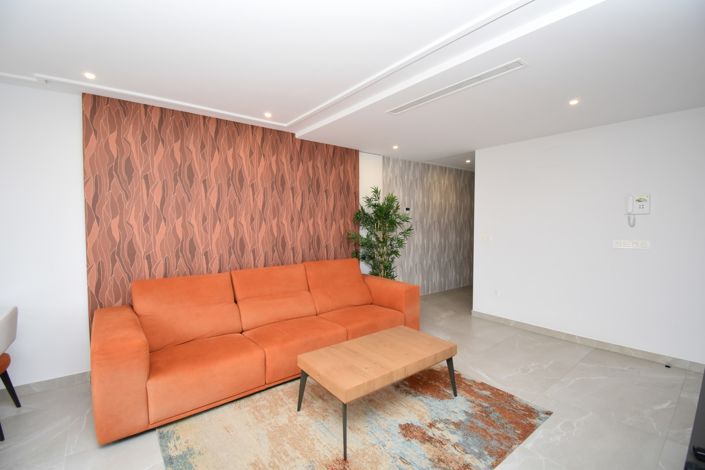 Image No.9-3 Bed Property for sale