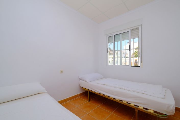 Image No.10-2 Bed Property for sale