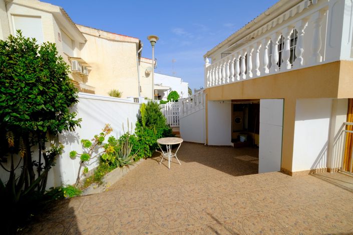 Image No.17-2 Bed Property for sale