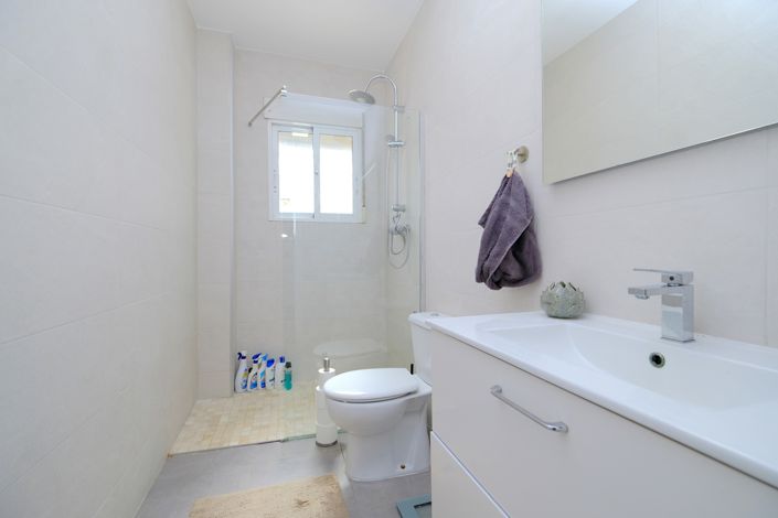 Image No.15-2 Bed Bungalow for sale