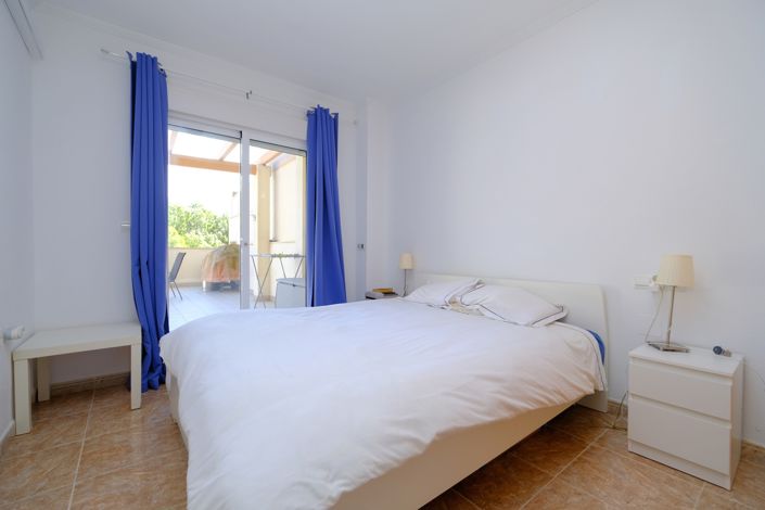 Image No.11-2 Bed Property for sale