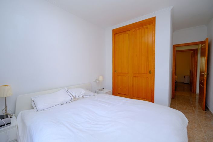 Image No.12-2 Bed Property for sale