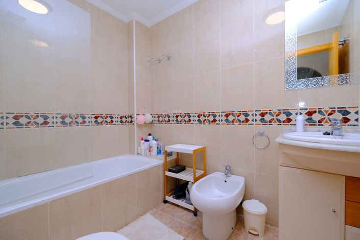 Image No.15-2 Bed Property for sale