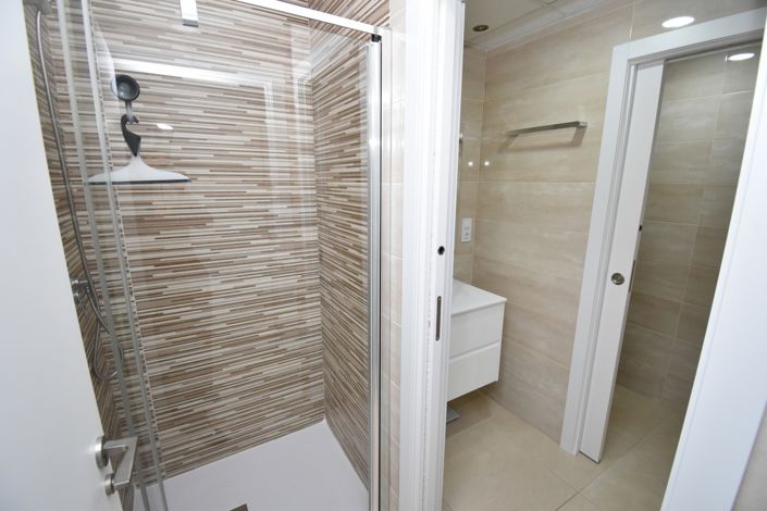 Image No.12-2 Bed Property for sale