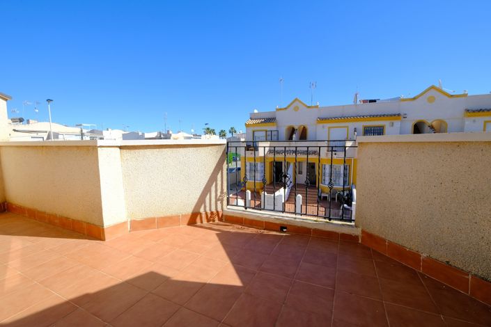 Image No.12-2 Bed Townhouse for sale