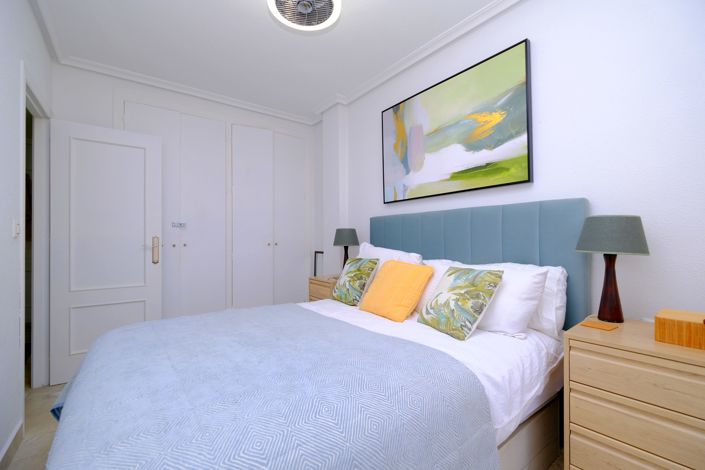 Image No.10-1 Bed Property for sale