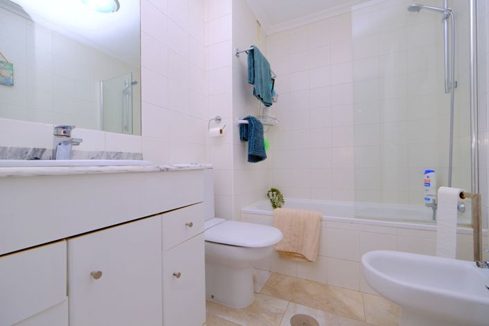 Image No.11-1 Bed Property for sale