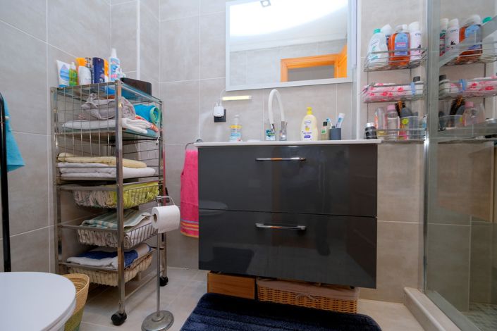 Image No.10-2 Bed Property for sale