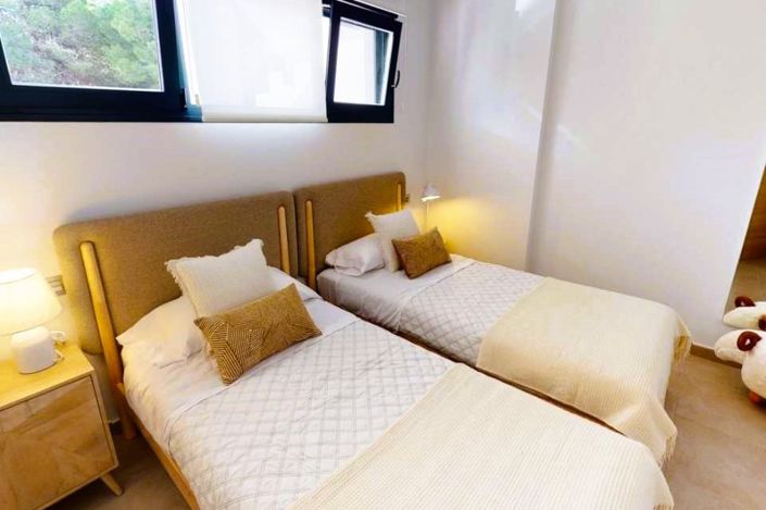 Image No.15-3 Bed Property for sale