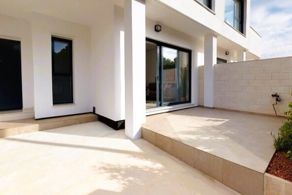 Image No.20-3 Bed Property for sale