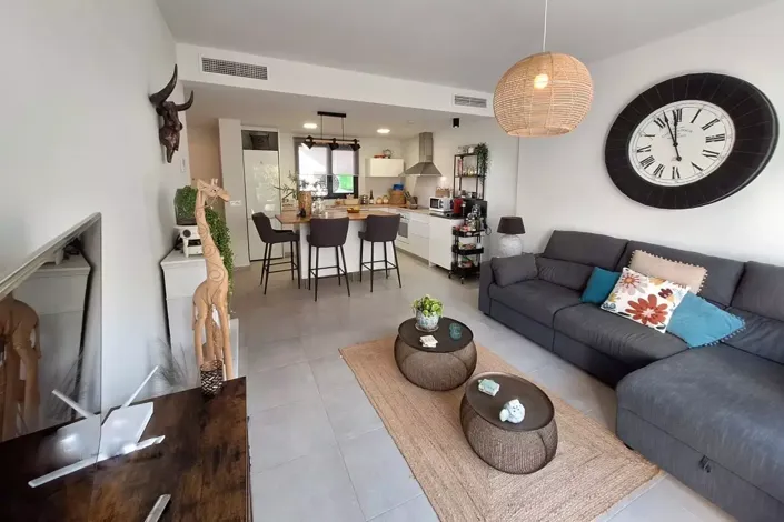 Image No.3-3 Bed Property for sale