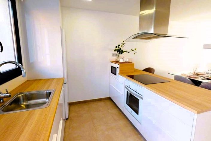 Image No.9-3 Bed Property for sale