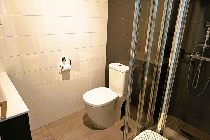 Image No.14-2 Bed Property for sale